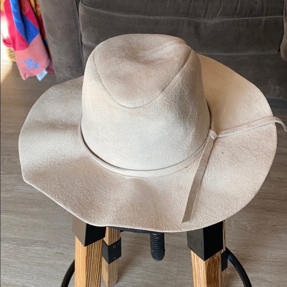Peter  Grimm white suede hat